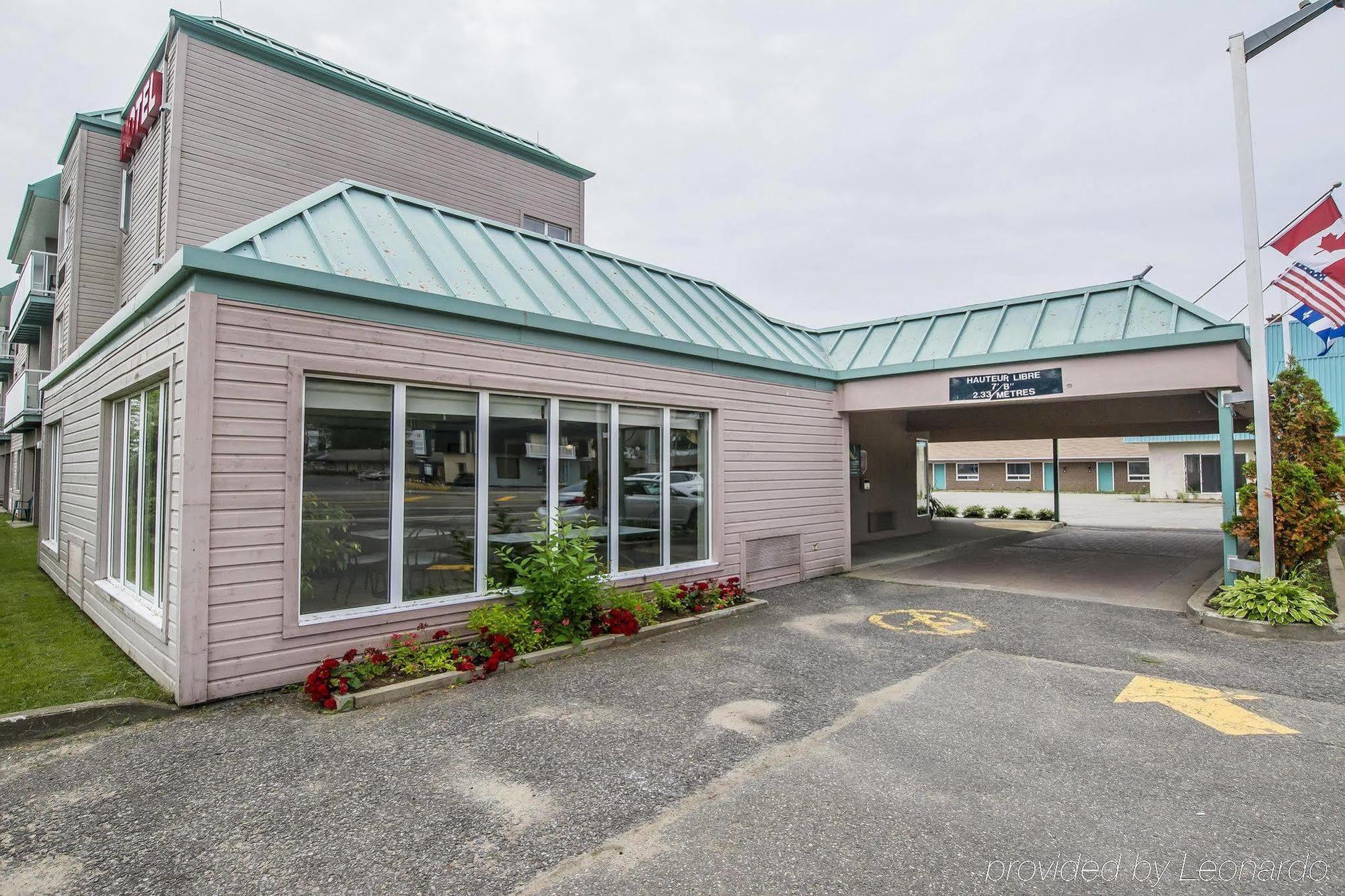 Syracuse Inn And Suites Exteriör bild